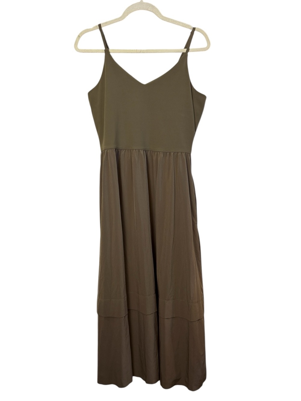 Athleta Elation V-neck Hybrid Olive Green Spaghetti-Strap Midi Dress sz M